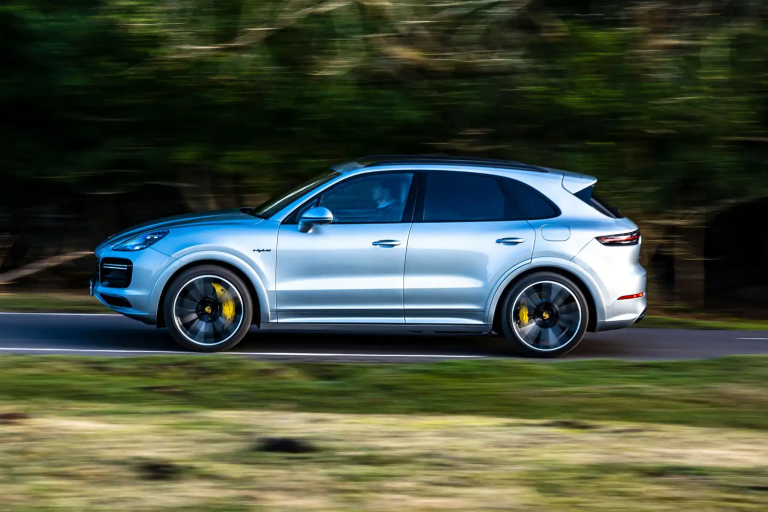 2-porsche-cayenne-turbo-s-e-hybrid-2020-rt-hero-side