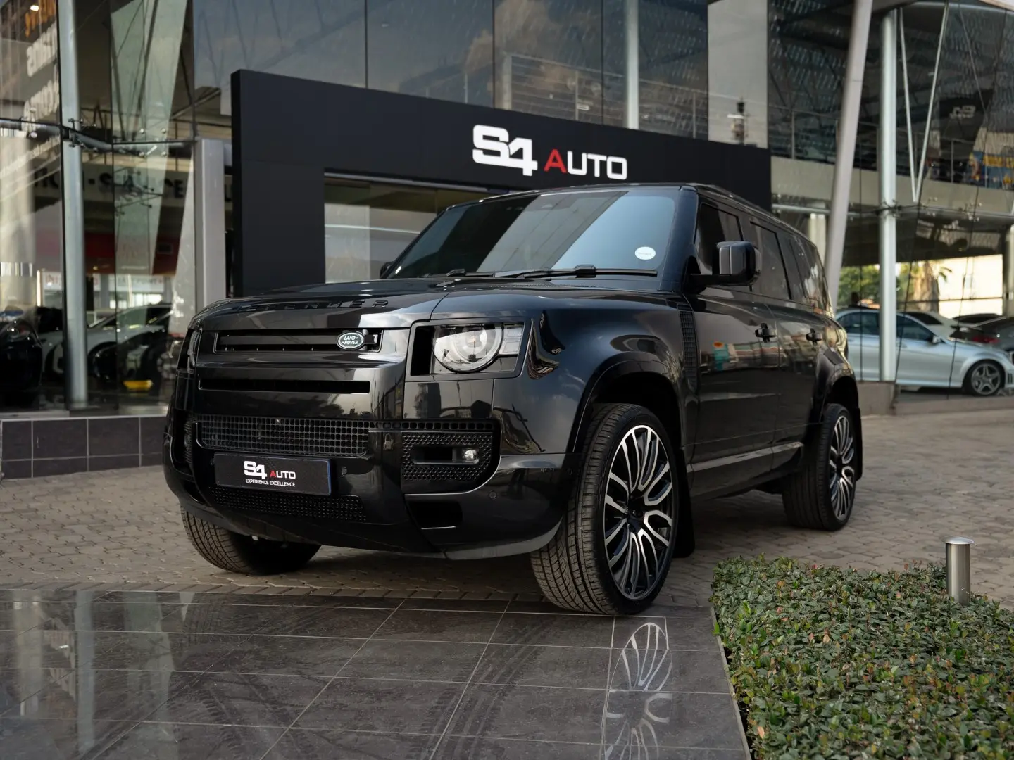 LAND ROVER DEFENDER 110 D350 HSE X-DYNAMIC 2025
